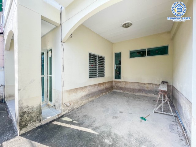 *****ทาวน์เฮ้าส์มือสองย่านนนทบุรี ม.บัวทองธานี กาญจนาภิเษก เนื้อที่ 18 ตร.ว. ฟังก์ชัน 3 ห้องนอน 2 ห้องน้ำ 1 ที่จอดรถ ทาวน์เฮ้าส์หน้ากว้าง บนทำเลเดินทางสะดวก ติดถนนกาญจนาภิเษก ใกล้เซ็นทรัลเวสต์เกต และรถไฟฟ้าสายสีม่วง "สถานีคลองบางไผ่" จองเลย!